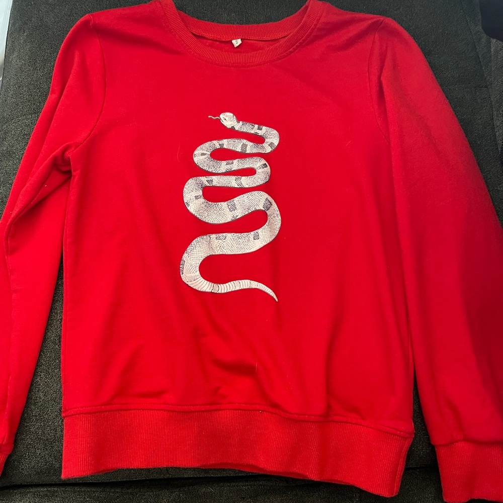 La miniatura red sweatshirt snakes size 10